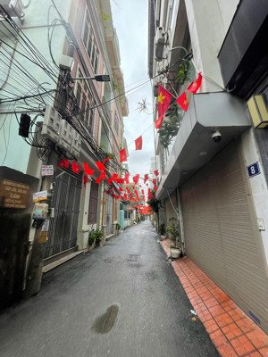 chính chủ cần bán gấp nhà 5 tầng gần trường thpt tây hồ, để lại full đồ giá 7,2 tỷ. lh 