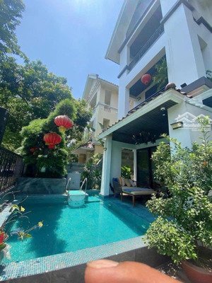 bán nhà bt vip ciputra - tây hồ - nơi hội tụ giới tinh hoa - thang máy - bể bơi - ô tô 238m2 x 4t