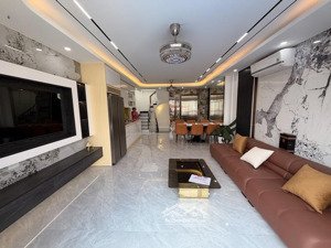 nhà 6 tầng thang máy, bồ đề- nguyễn văn cừ- long biên. dt 66m2 x mt 5m. ô tô vào nhà. giá 13.7 tỷ