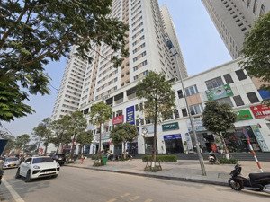 cho thuê shophouse mặt ngoài đường lớn 1 căn duy nhất còn trống đã hoàn thiện lh xem nhà 