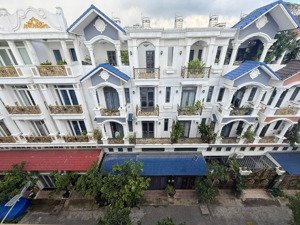 khu nhà cực đẹp ngay vạn phúc cty 4 tầng xe hơi đậu trong nhà khu vip thủ đức sát quốc lộ 13