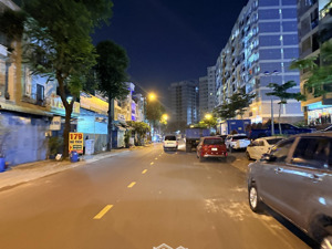 mặt tiền kinh doanh đường d2 ngay chợ đêm man thiện- xd 5 tầng-dtcn 110m2