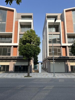 bán căn shophouse 140m2 trục đường 20m giá chỉ 16,2 tỷ tại vinhomes ocean park 3 lh: 