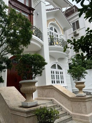 cuối năm chủ cần tiền xử lý công việc nên cần bán gấp biệt thự đường số phường thảo điền, quận 2.