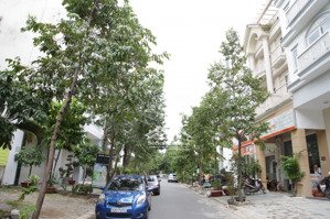 bán nhà phố hưng gia 4 phú mỹ hưng giá chỉ có 28,5 tỷ thương lượng tốt nhất. lh thanh mỹ