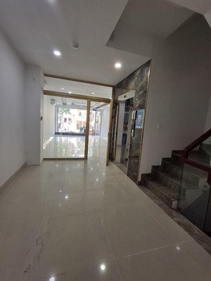 cho thuê nhà nguyên căn hầm, 5 lầu giá 70tr tại kđt him lam kênh tẻ