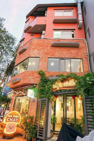 mặt tiền trường sa ,q3 - 4 tầng - dt 7m x 12m - nhà đẹp kinh doanh ngay