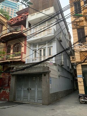 cần bán gấp căn góc 60m2 , 4 tầng , mặt tiền 6m, phố hoàng văn thái. ô tô vào nhà hoặc đỗ cửa