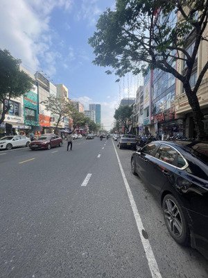 chính chủ cần bán nhà 2 mặt tiền rất hiếm đường hàm nghi- vị trí cực tốt thuận tiện kinh doanh.