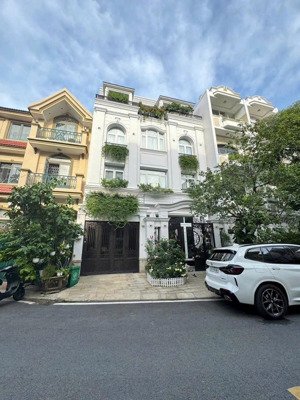 khu compound vip nguyễn trọng tuyển - dt: 10x23m - kc: 4 tầng - gía chỉ 47 tỷ