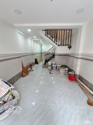 nhà mới xách valy vào ở ngay 4 tầng btct 4pn ngay vĩnh khánh giá chỉ 5,7 tỷ tlcc kế bên phố ẩm thực