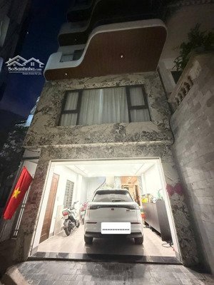 bán nhà phố ngọc lâm , 50m2, 7 tầng thang máy , ô tô vào nhà , chủ để lại full nội thất, lô góc.