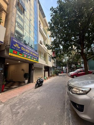 bán tòa nhà 7 tầng thang máy ô tô tránh phân lô gần phố thích hợp vừa ở vừa làm văn phòng