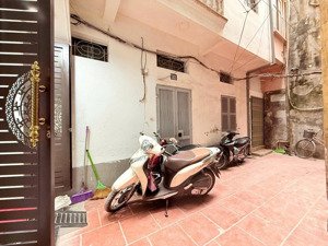 bán nhà trần khát chân , hai bà trưng 33m2 4 tầng full nội thất , nhà thoáng sân trước nhà