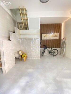 Nhà 3 tầng hẻm ô tô thông, gần Vietcombank Lạc Long Quân, 3.95 tỷ