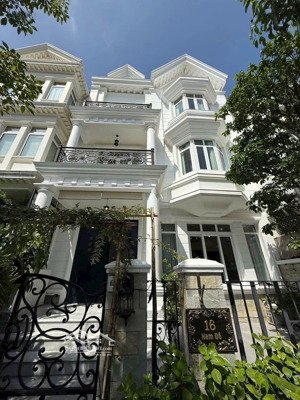 cho thuê biệt thự 5pn mặt tiền đường lớn nhà đẹp có hầm giá chỉ 66 triệu. liên hệ xem nhà ngay ac