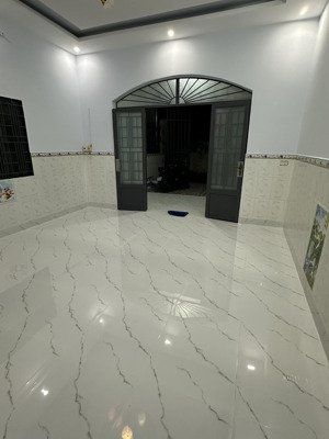 bán nhà cấp 4 phú thọ, thủ dầu một
- gần ngã tư địa chất
- diện tích : 5x20 (99m2), thổ cư 70m2
- g