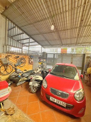 chủ cần tiền nên bán gấp mảnh đất 100m2 phố ngọc thụy , mặt tiền 5m , ô tô vào đất. giá đầu tư