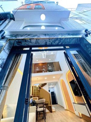 siêu phẩm trung tâm bình thạnh - sát vách q1- tặng full nội thất cao cấp chỉ 5.xx tỷ, h/t vay 80%.