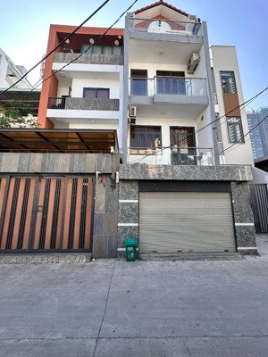 nhà 10,5 tỷ oto tránh nhau ngang 4,2x22 q7