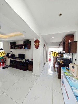 cần bán gấp căn hộ mỹ thuận, phường 16 q8. dt 107m2, 2 phòng ngủ, 2wc, giá 3.3 tỷ, lh: 