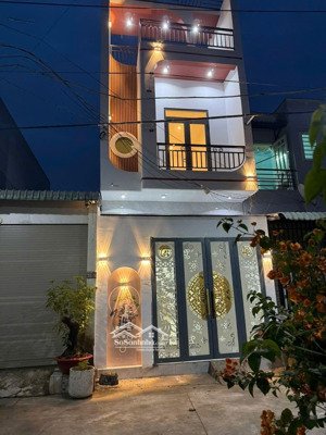 nhà 120m2 (4.5x27) lầu trệt, giá 3tỷ2, sân ôtô đường 5m gần ngã tư bình chuẩn, thuận an bd