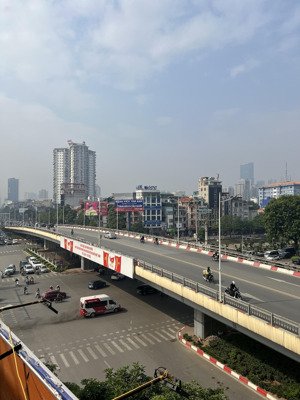 cho thuê nhà mặt phố nguyễn chí thanh, hà nội. mặt tiền 7m, dt sử dụng 350 m2, giá chỉ 8xtr/ tháng