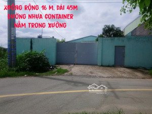 xưởng hóc môn 720m vuông, lợp kín 400m, 320 m sân bê tông xây tường cao 3 mét, đường nhựa container