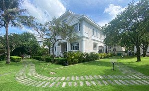 bán biệt thự chateau giá tốt 240 tỷ, 567.2m2 liên hệ mạnh đạt