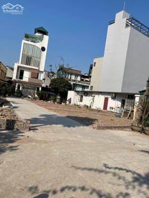 BÁN ĐÂT PHÂN LÔ NGỌC THỤY- LONG BIÊN Ô TÔ VÀO ĐẤT 50M2 ,MẶT TIỀN 4.6M 9 TỶ LONG.