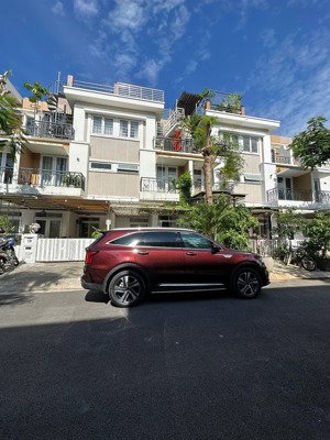 nhà bán 3 tầng+st-5x15,8-79m2-3 pn,3 wc full nội thất cao cấp-kdc lovera park compound phong phú 4