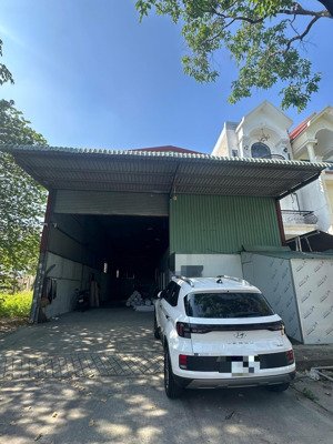 cho thuê kho xưởng ngay trung tâm tp mới.
diện tích kho 300m2