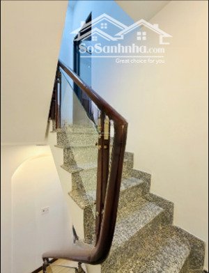 nhà sổ đỏ xây mới 100%. giá bán 4 tỷ 820, diện tích (4.1x13,57m) 55.6m2 xây full đất