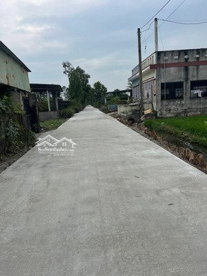 bán đất mặt tiền bê tông liên xã hkđ giáp tt đức hòa sổ hồng 890 triệu/ nền