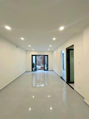 nhà quận 4 gần 68m2 đất chỉ 7,8 tỷ mới hoàn toàn ở ngay trước tết lh 