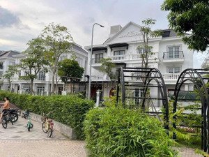 cần tiền bán bt dự án eurowindow twin parks, 181 triệu/m2, 192,5m2, 6pn, 6wc, view công viên,hồ bơi