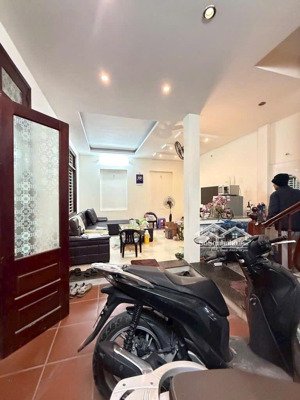 bán nhà quận hai bà trưng- ngõ nông gần phố- dân xây ở ngay- 40m2- 9.4 tỷ