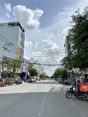 nhà mới full nt 4x18, 3 tầng, oto vào nhà, chợ phạm văn bạch giá 7 tỷ