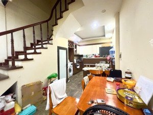 nhà đội cấn, ngõ rộng, thông thoáng, lưu thông các ngả. 40m x 5 tầng.