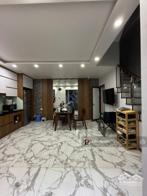 bán nhà lê văn hưu, 30m2, 6 tầng, mặt tiền 6m, nhỉnh 12 tỷ, mới đẹp, trung tâm