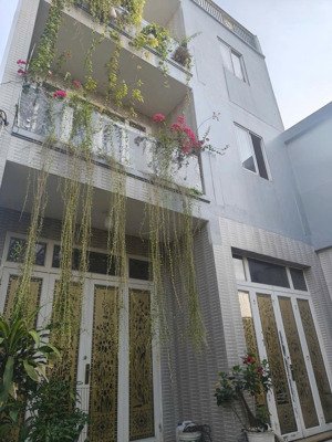 nhà siêu rộng đường tl19, q12 cách cầu vượt ngã tư ga 300m, dt: 8,4x14m, cn: 117m2 trệt, 2 lầu