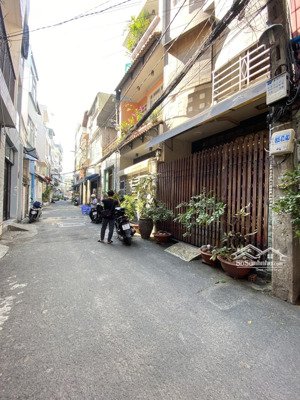 hẻm nhựa 8m - gần đại học công thương - 4 tầng 4pn - hoàn công đủ - 6.79 tỷ