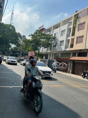 chính chủ bán gấp nhà mặt tiền đường ngay phan huy ích, tân bình. dt: 6.5x28m, 3 tầng chỉ 22.5 tỷ