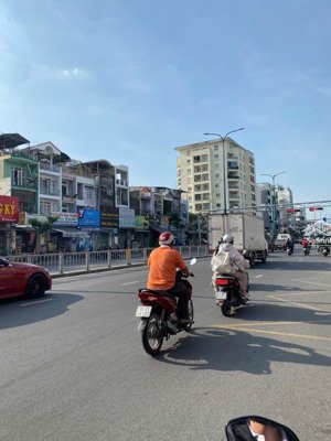 bán nhà mặt tiền dương quảng hàm giá rẻ nhất hiện tại vị trí cực đẹp địa điểm sầm uất để kinh doanh