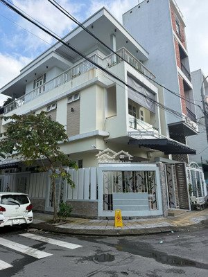 duy nhất 1 căn góc lỗ 3t 2mt mp rộng 8m lề 5m dt105m2 mt6m sát cv biển đông+bãi biền mỹ khê phố hàn