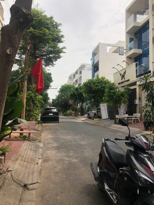 ngay phạm văn đồng p.11 - đối diện công viên - bán đất (4x15m) xd 4 tầng. giá 10tỷ499