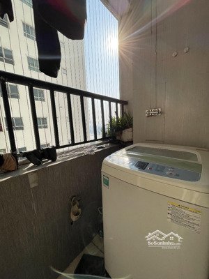 e cần bán gấp căn 2 phòng ngủ tầng 22 nhà có nội thất