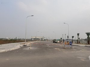 mặt phố kinh doanh sầm uất khu 3ha tt đông anh - đối diện là chợ trung tâm