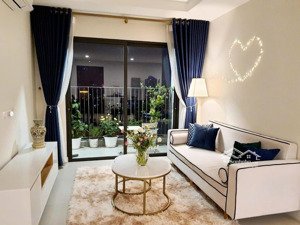 chính chủ gửi bán ch 2n kosmo tây hồ view hồ tây - 84m2- full nội thất - lh: 