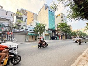 mặt tiền trương công định - 5.25 x 17m - vị trí tuyệt đẹp - nằm giữa những toà nhà lớn, metro